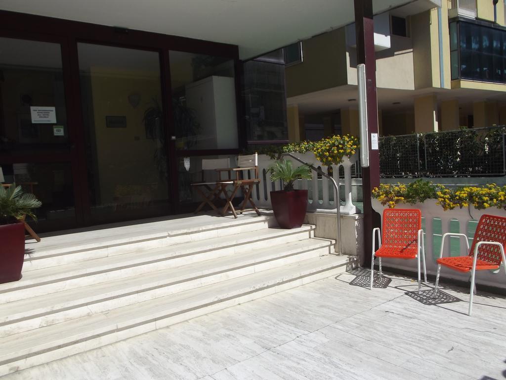 Hotel Villa Livia Rimini Exterior foto